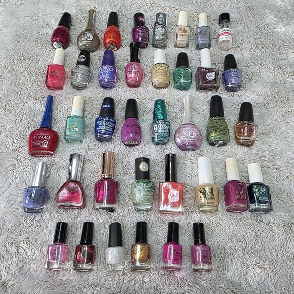 Mixed lot of Nail Polish Lot of 30 L.A. Colors, Sinful Colors, Kiss, Maybelline - Picture 13 of 16